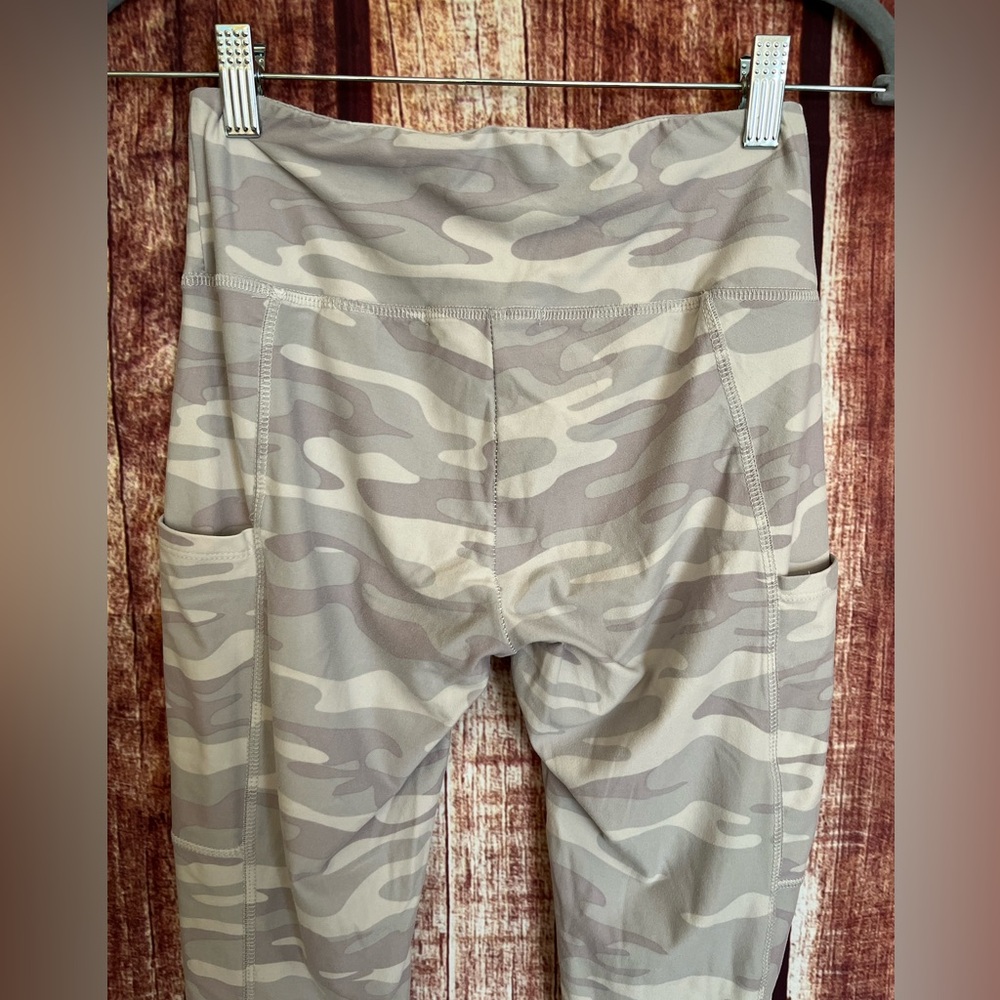 Hippie Rose | Women’s Gray Camouflage Leggings - Picture 5 of 10
